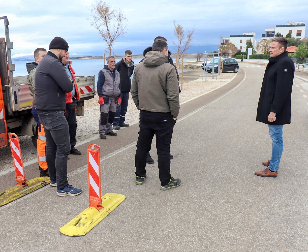 Počeli radovi na izvođenju projekta postavljanja usporivača prometa